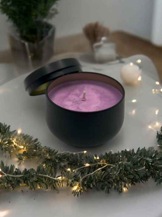 Bougie artisanale violette "L'exotique", création unique parfumée à la Fleur de cerisier